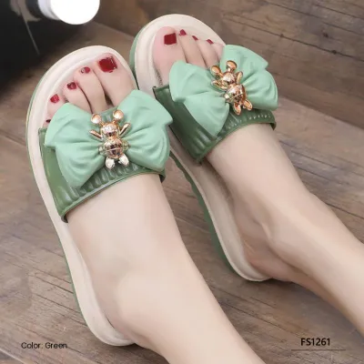 Aura Women’s Slippers